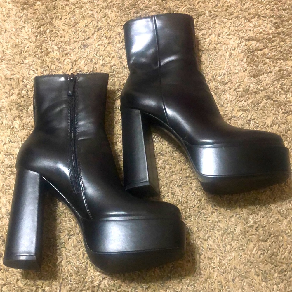 Black Platform Boots!